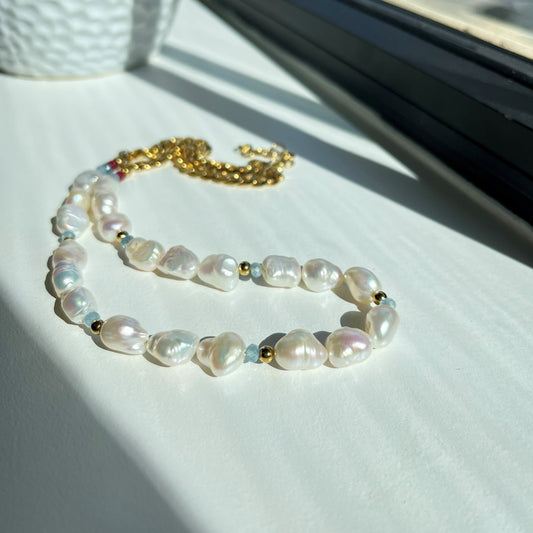 Concha Pearl Necklace in Window
