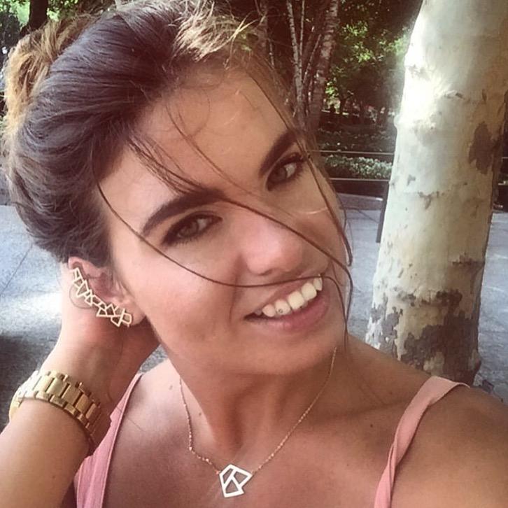 Blogger Natalia, All Bueno ThingsNecklace at Battery Park wearing Lattice Triple Necklace