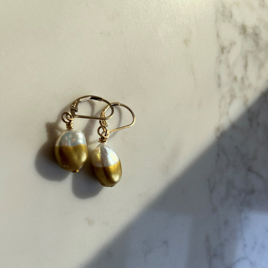 Concha Pearl Earrings Gold Dip - lever back earring